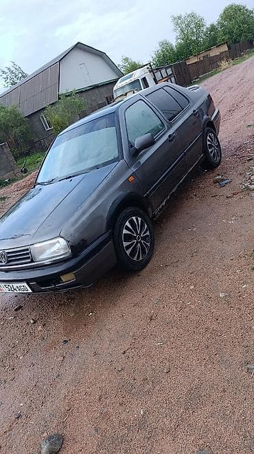 volkswagen polo 2018: Volkswagen Vento: 1992 г., 1.8 л, Механика, Бензин, Седан — 2