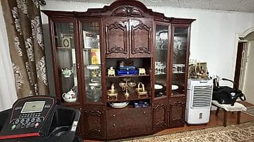 Классический набор мебели для гостиной: Горка из темного дерева/МДФ с