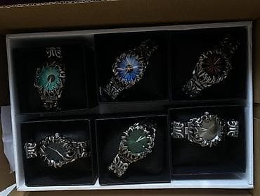 Часы наручные с металлическим браслетом и декоративным безелем в виде