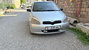 volvo 6x2: Toyota Yaris: 2001 г., Бензин, Хэтчбэк — 1