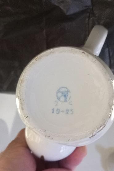 Кухонные принадлежности: ,вилки,ножи,,Чайник мельхиор,нерж.и.т.далее — 10