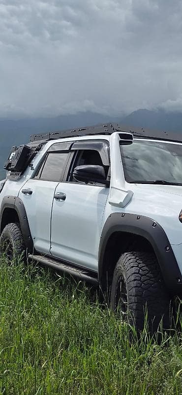 4х4 машина: Toyota 4Runner: 2022 г., 4 л, Автомат, Бензин, Внедорожник — 4