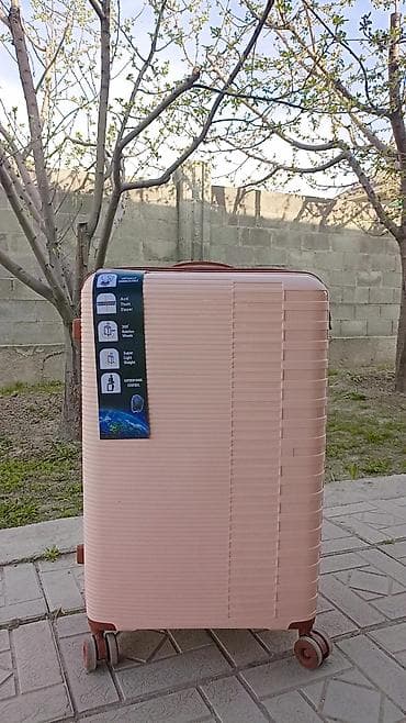 чемадан: Набор дорожных чемоданов и косметичка, цвет пудрово‑розовый. Состав — 2