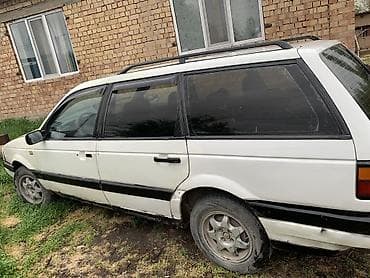 степ эреф 1: Volkswagen Passat: 1990 г., 1.8 л, Кол менен иштөөчү, Бензин, Хетчбек — 6