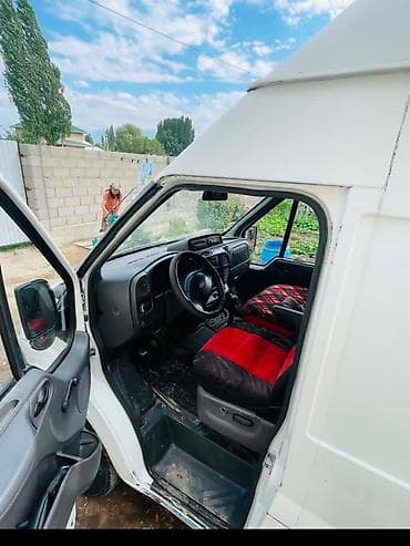 на грузовое авто: Грузовой фургон Ford Transit (высокая крыша, длинная база) Основные — 5