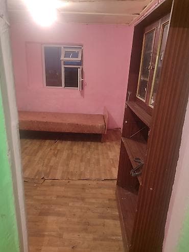 квартира на цокольном этаже: Двухкомнатная помещение с кухонной зоной Описание: - Планировка — 1