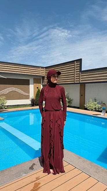 некая: Женский закрытый купальный комплект для бассейна и пляжа Те самые SPF — 4