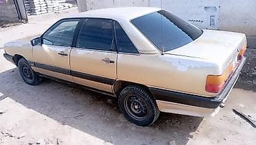 Audi 100: 1983 г., 1.8 л, Ручные, Бензин, Седан