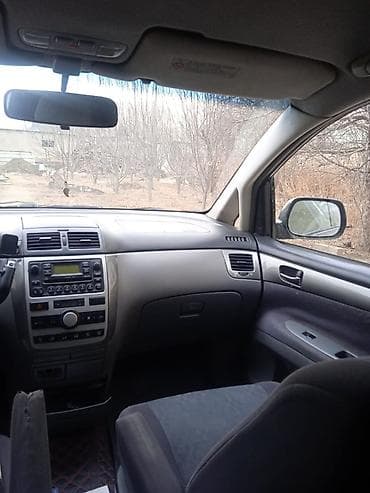 гетз 2: Toyota Avensis Verso: 2002 г., 2 л, Автомат, Бензин, Минивэн — 6