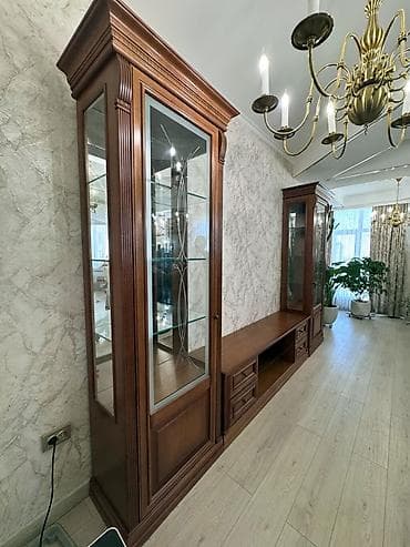 Продаю мебель для гостиной: 2 пенала и тумбу под телевизор