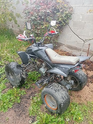 водинной скутер: Квадроцикл спортивного типа, компактный, с дорожными шинами широкого — 4