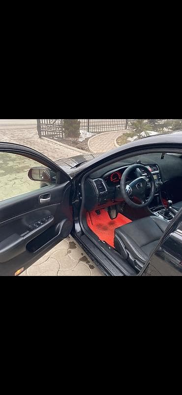 рассмотрим все варианты: Honda Accord: 2003 г., 2 л, Механика, Газ, Седан — 6