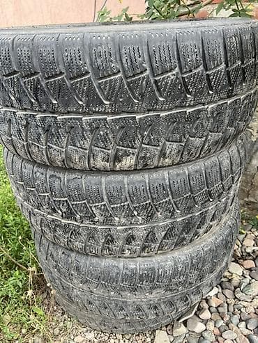55: Комплект автомобильных шин R17. - Размеры на боковине: 215/55 R17 98V — 2