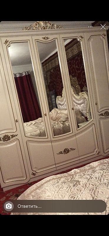 спальный гарнитур королевский: Спальный гарнитур в классическом стиле с золотистым декором. Состав — 3