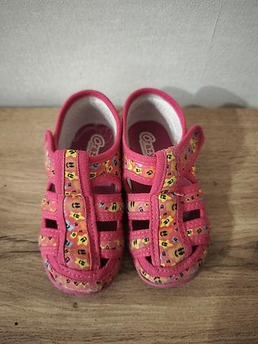 Боди: Продам б/у тапочки и красные туфельки, состояние хорошее. Размер 24 — 2