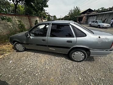 mersedes e class: Opel Vectra: 1993 г., 1.6 л, Механика, Бензин, Хэтчбэк — 1