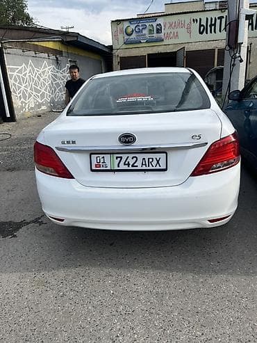 byd e3 цена: BYD E5: 2019 г., Электромобиль, Седан — 3