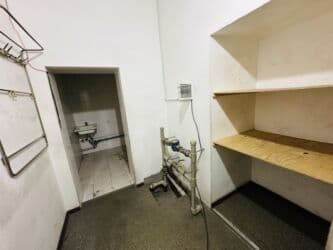 долгосрочная аренда дома: 700 м², 11 комнат, Забор, огорожен, Бассейн, Парковка — 22