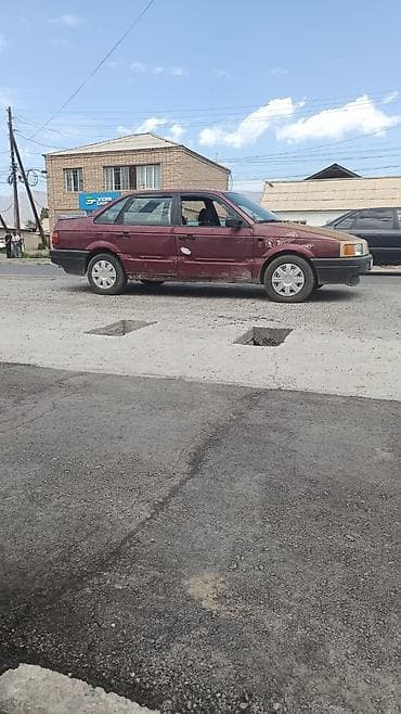 Унаа сатуу: Volkswagen Passat: 1990 г., 1.8 л, Кол менен иштөөчү, Бензин, Седан — 3