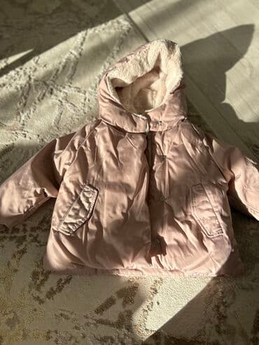 Зимняя куртка для девочек от Zara в нежно розовом цвете. На 18-24