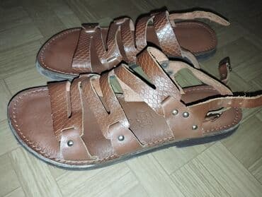 джинсы голубые: ОБУВЬ подростковая, женская! Каждая пара - 500 сомов. Листайте — 2