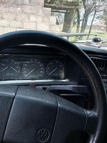 салон е46: Volkswagen Passat: 1989 г., 1.8 л, Кол менен иштөөчү, Бензин — 4