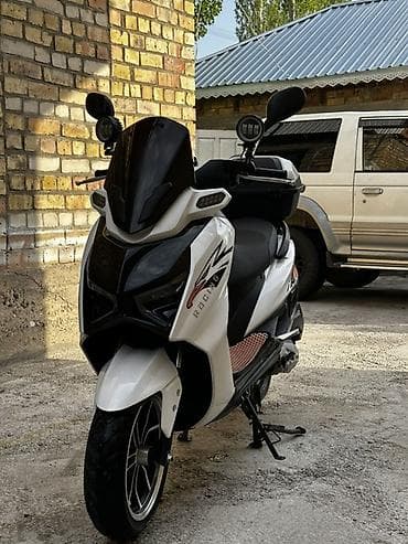 иж мотоциклы: Скутер/mакси-скутер 150куб класса Touring/Racing, бело‑чёрный — 2