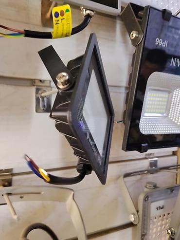 Светодиодный прожектор 20W, IP66 - Мощность: 20 Вт - Тип источника — 2