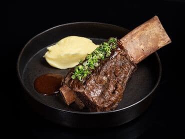 помошник повар: Работал Итальянской, Французской, Грузинской, Русской ( Царской — 4