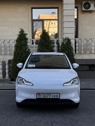 х2 00: BYD E2: 2022 г., Автомат, Электромобиль, Хэтчбэк — 1