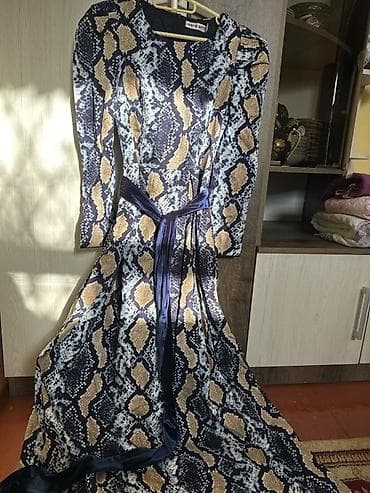 apple whatch 6: Платье макси с поясом и принтом под змеиную кожу. - Длина: макси — 4