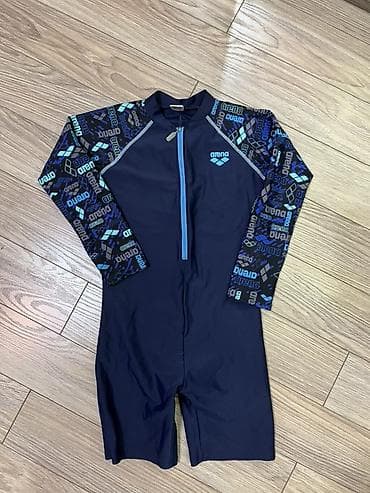 дыжный костюм: Гидрокостюм/плавательный комбинезон Arena с длинным рукавом и шортами — 1