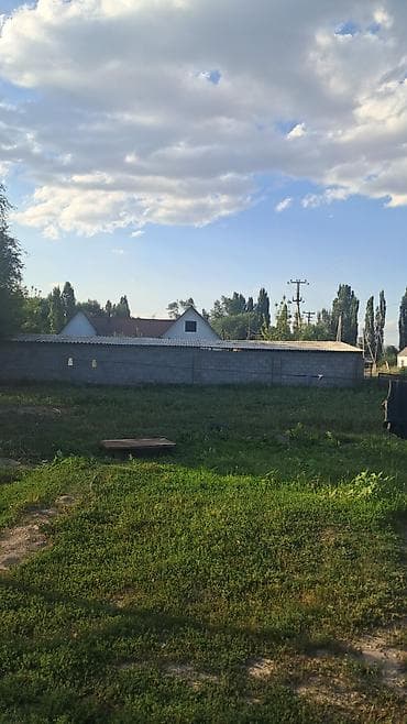 3комнаты: Продаётся дом 3 комнаты с участком 8.7 соток.Школа центр села рядом в — 5