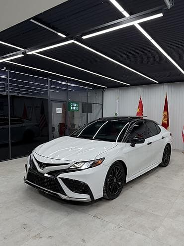 Toyota Camry: 2022 г., 3.5 л, Автомат, Бензин, Седан