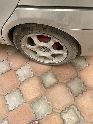 коробка рф1: Литые диски R16 для Toyota (5 спиц, серебристые) с шинами. - — 1