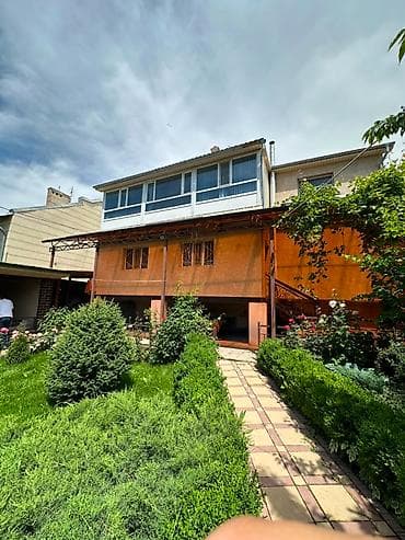 Үйлөр: 🏡 Продается просторный дом в престижном районе Кок-Жар 📍 Локация — 1