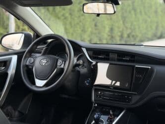 купить авто без посредников от хозяина недорого: Toyota Corolla: 2019 г., 1.8 л, Робот, Гибрид, Седан — 8