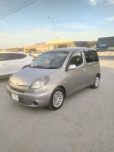 Toyota Funcargo: 2002 г., 1.3 л, Автомат, Бензин, Универсал