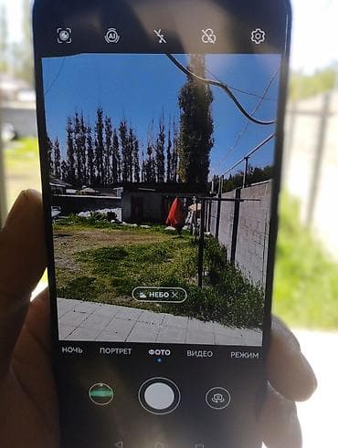 самсунг галакси нот 9: Смартфон с камерой и экраном с вырезом под фронтальную камеру слева — 4