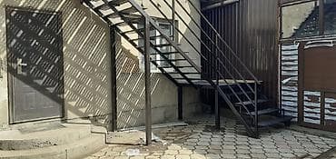 раскосой: Металлическая лестница Наружные, Форма лестницы: Много-маршевая — 3