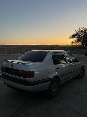 odyssey absolute: Volkswagen Vento: 1993 г., 2 л, Механика, Бензин, Седан — 4