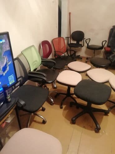 купить офисное кресло бу: Офисное кресло, Б/у, С колесиками, Самовывоз — 1