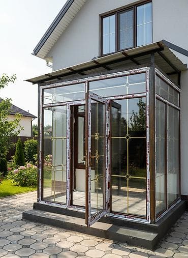 Панорамная входная группа из ПВХ с остеклением и декоративными at lalafo.kg Панорамная входная группа из ПВХ с остеклением и декоративными