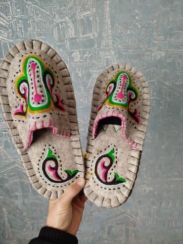 обувь ручной работы бишкек: Домашние тапочки, 37, Новый, цвет - Белый, Самовывоз — 4