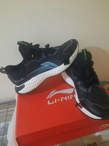 Киреге берилүүчү кийимдер: Эркектердин кроссовкасы, 42, Жаңы, түсү - Кара — 2