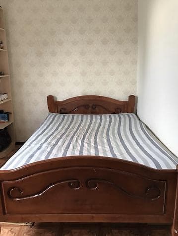 бу мебели: Двухспальная кровать! Из чистого дерева- минимализм без отсеков 140 на — 1