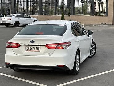 lexus e: Toyota Camry: 2019 г., 2.5 л, Автомат, Гибрид, Седан — 4