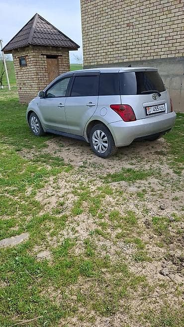 windom 2001: Toyota Ist: 2003 г., Автомат, Бензин, Хэтчбэк — 2