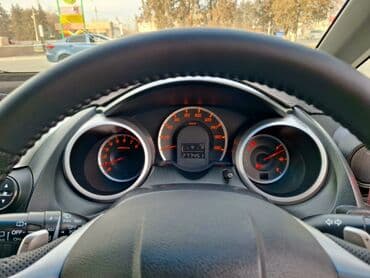 авто бизнес: Honda Fit: 2010 г., 1.5 л, Автомат, Бензин, Хэтчбэк — 10