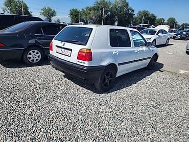 Унаа: Volkswagen Golf: 1993 г., 1.8 л, Кол менен иштөөчү, Бензин, Хетчбек — 3